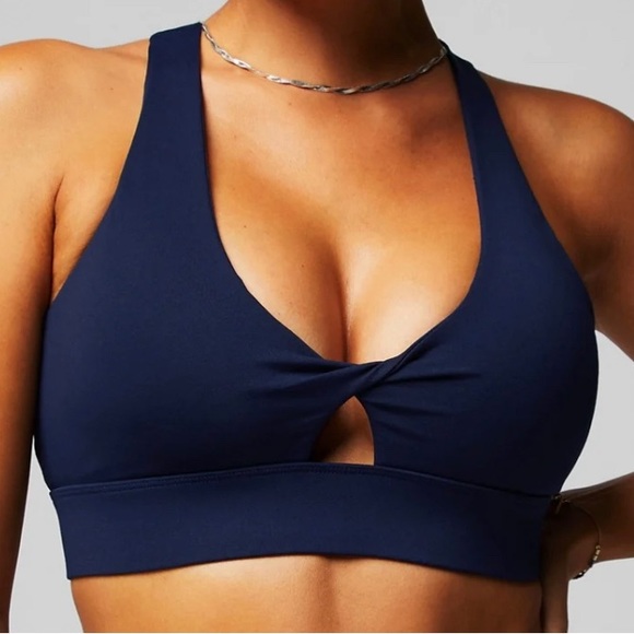 Fabletics Oasis Twist Sports Bra in White - Picture 5 of 8